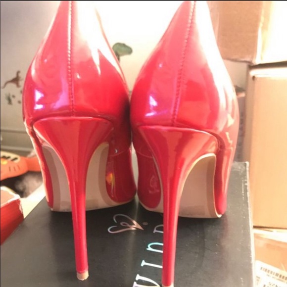 Red stilettos. Red pumps. Sexy heels. Cute heels - Picture 3 of 3